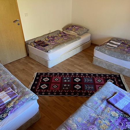 Kod Kapetana Tea Bed & Breakfast Gornji Lukomir Екстериор снимка