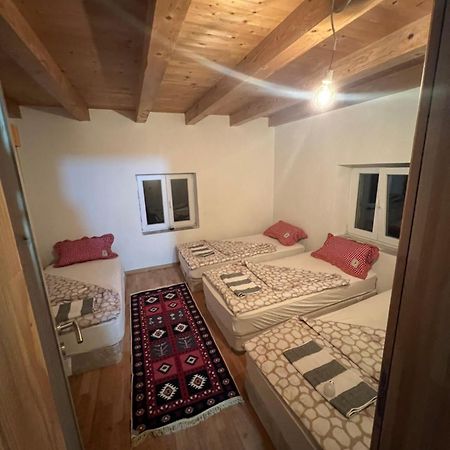 Kod Kapetana Tea Bed & Breakfast Gornji Lukomir Екстериор снимка