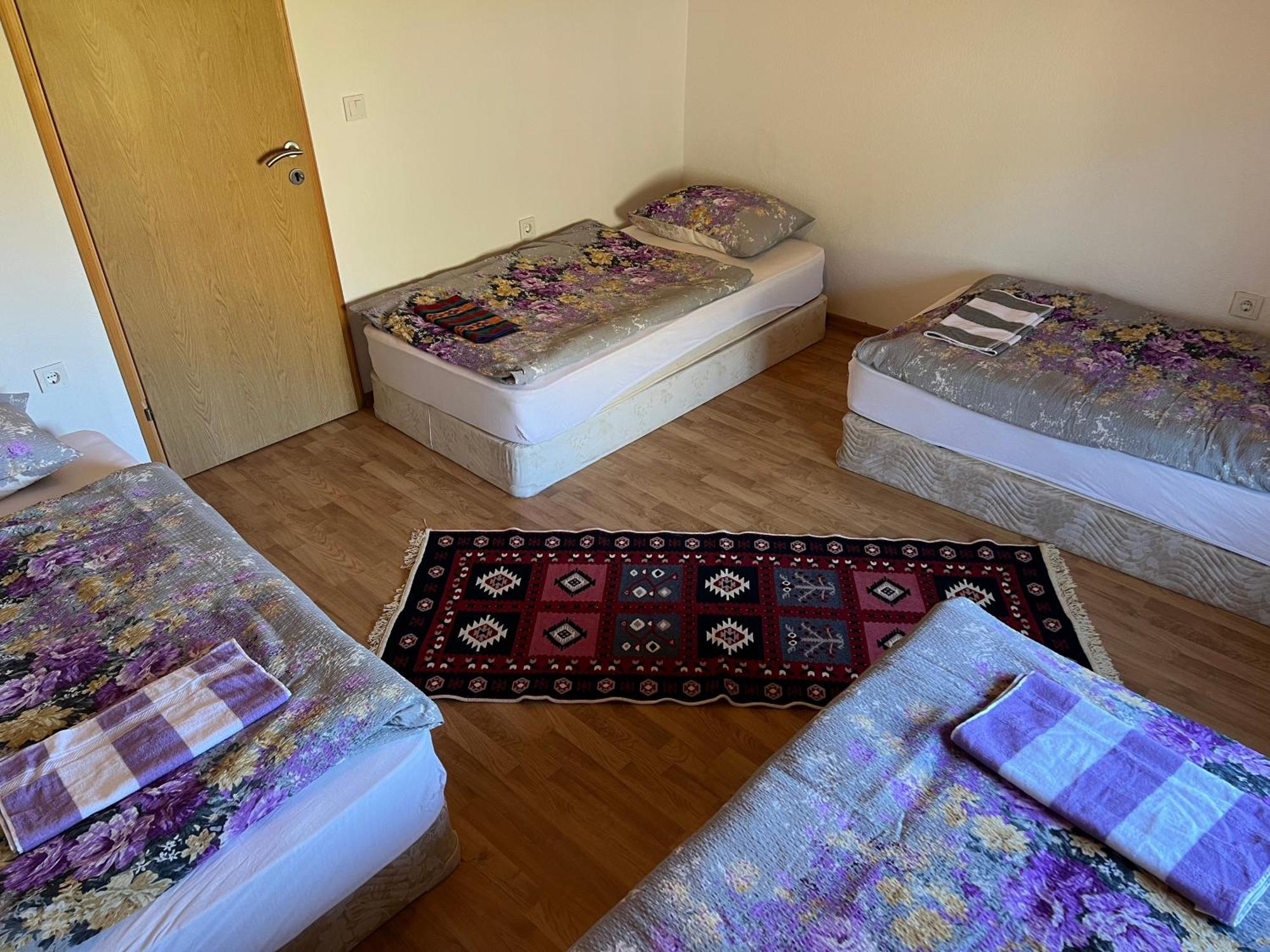 Kod Kapetana Tea Bed & Breakfast Gornji Lukomir Екстериор снимка