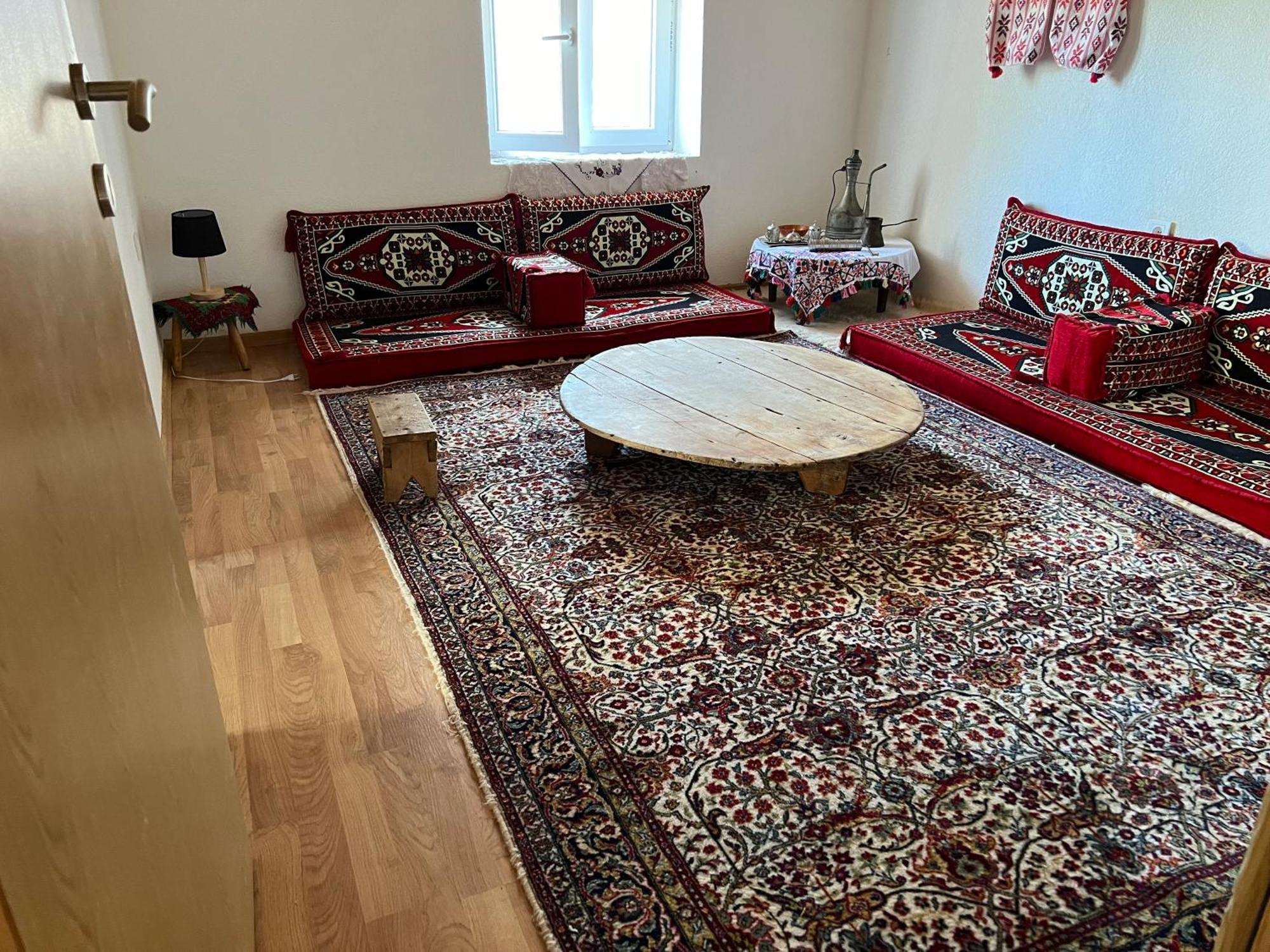 Kod Kapetana Tea Bed & Breakfast Gornji Lukomir Екстериор снимка