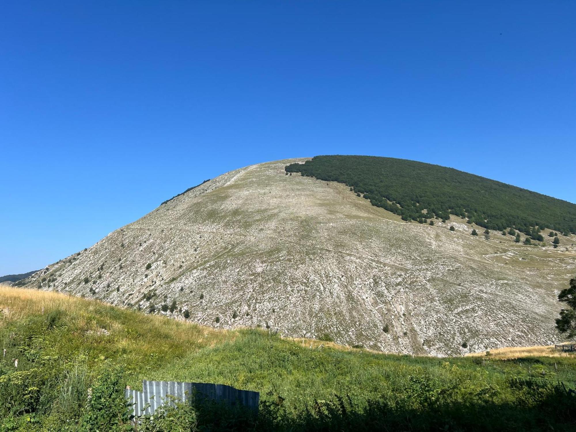Kod Kapetana Tea Bed & Breakfast Gornji Lukomir Екстериор снимка