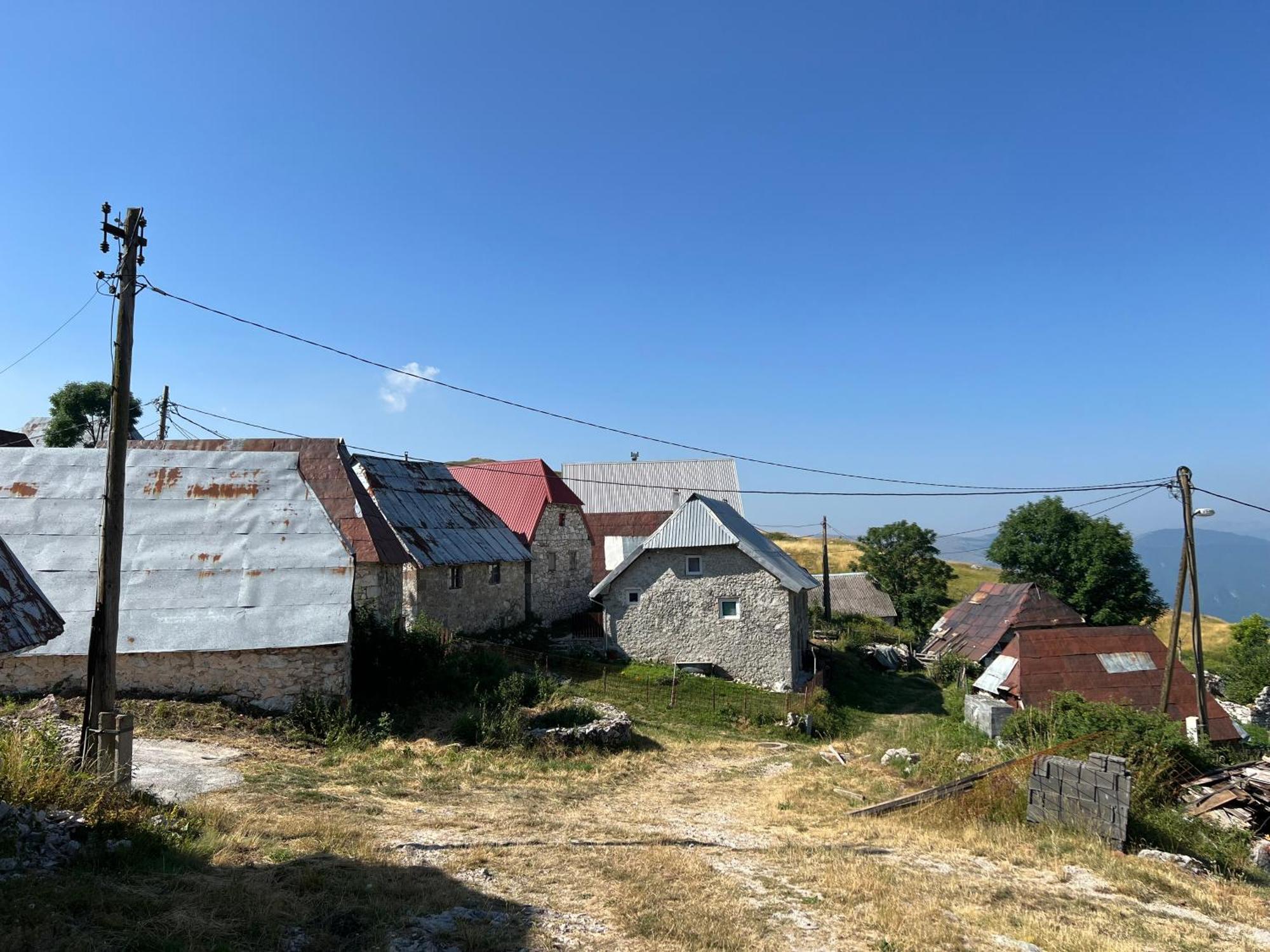Kod Kapetana Tea Bed & Breakfast Gornji Lukomir Екстериор снимка