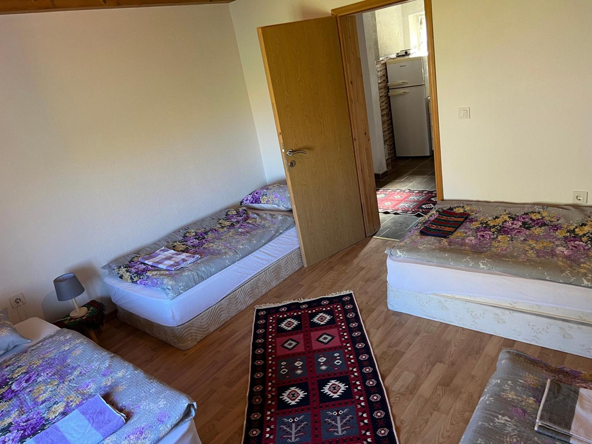 Kod Kapetana Tea Bed & Breakfast Gornji Lukomir Екстериор снимка