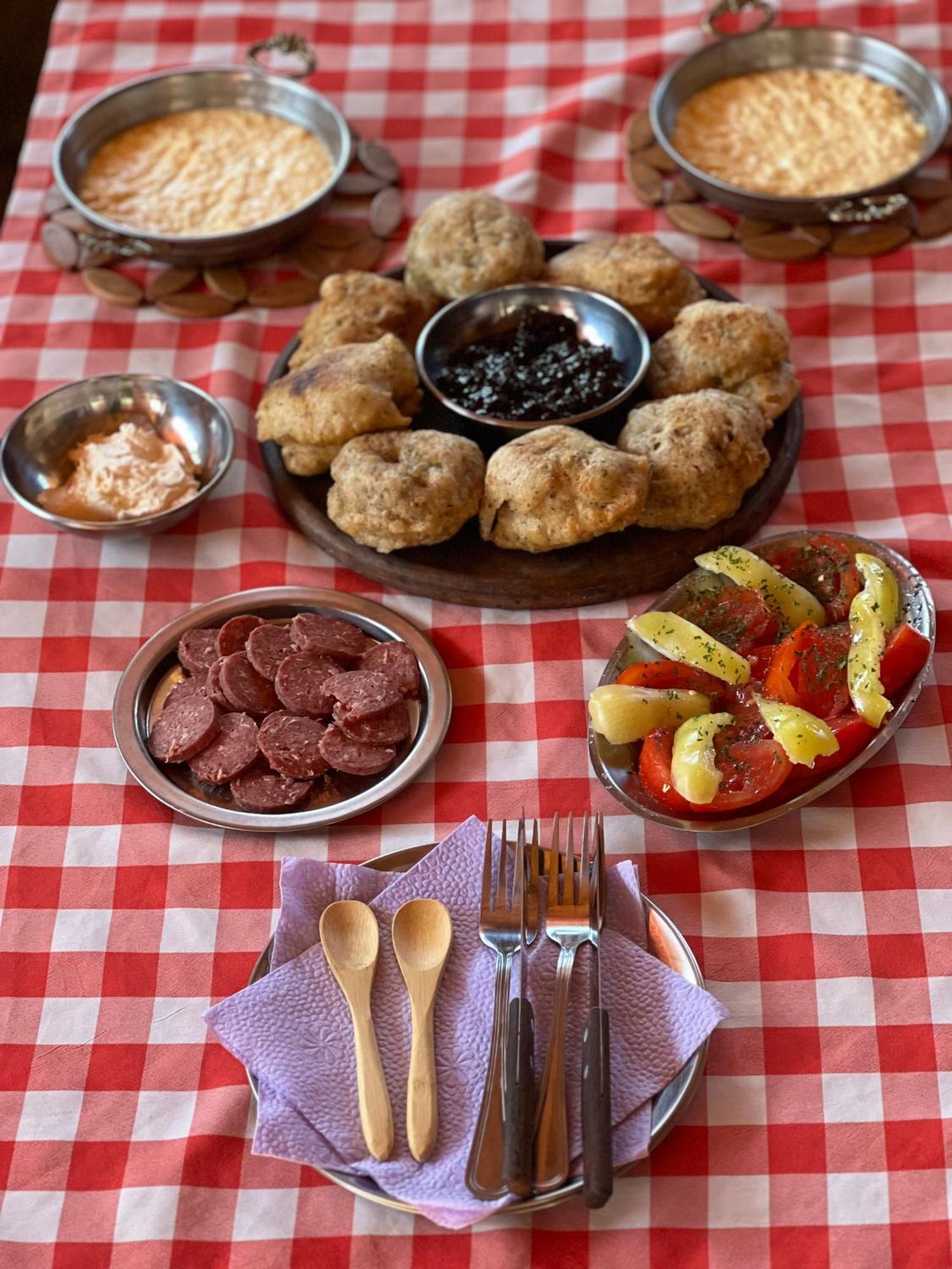 Kod Kapetana Tea Bed & Breakfast Gornji Lukomir Екстериор снимка