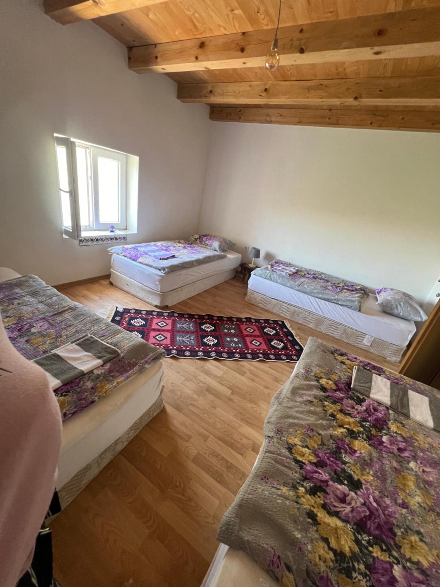 Kod Kapetana Tea Bed & Breakfast Gornji Lukomir Екстериор снимка