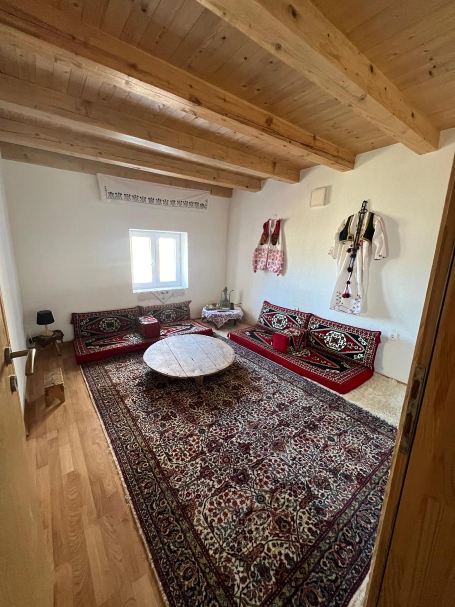 Kod Kapetana Tea Bed & Breakfast Gornji Lukomir Екстериор снимка