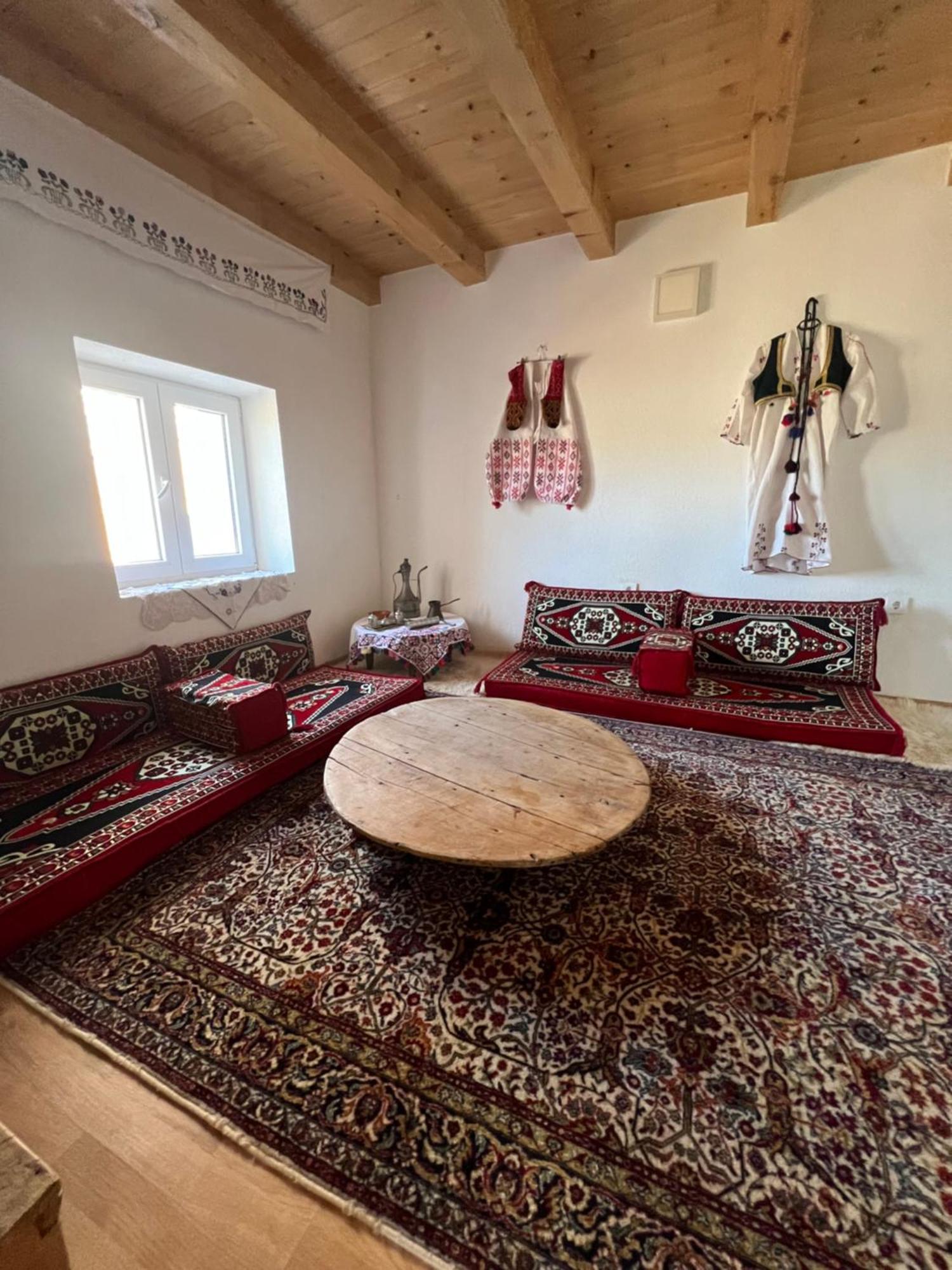 Kod Kapetana Tea Bed & Breakfast Gornji Lukomir Екстериор снимка
