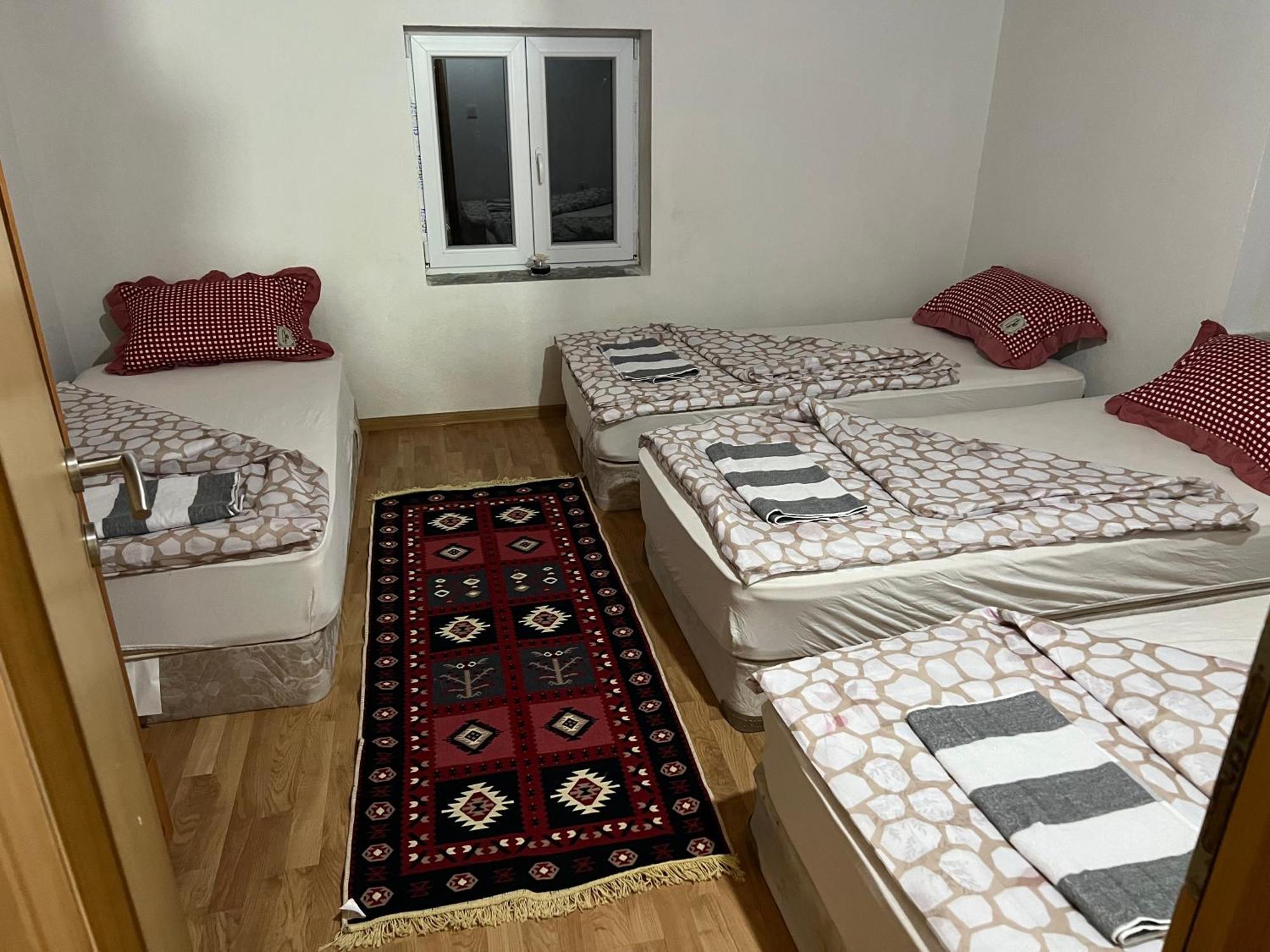 Kod Kapetana Tea Bed & Breakfast Gornji Lukomir Екстериор снимка